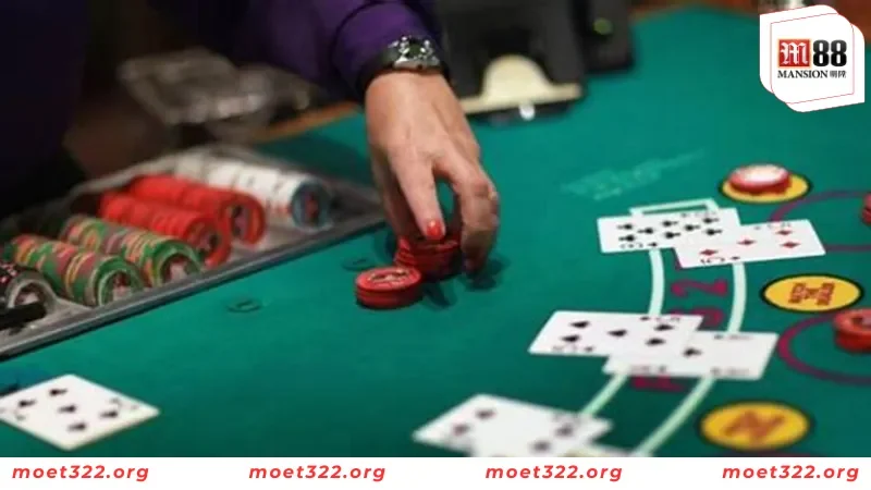 Tìm Hiểu All In Trong Poker Từ Kinh Nghiệm Các Cao Thủ Tại M88 3 Vòng lật bài trong Poker